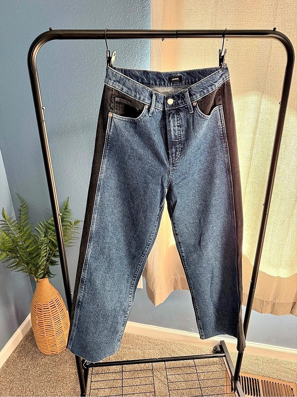 Express Wide Leg High Rise Jeans in Two-Tone Denim Size 8R. New without tags.